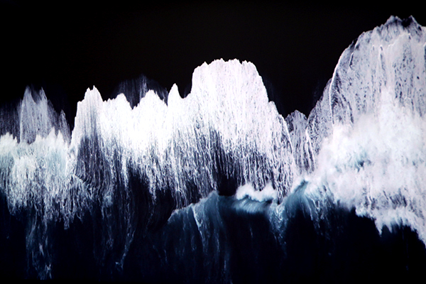 Ange Leccia, La Mer Source photo : http://la-selection-de-zoe.com/2016/01/29/climats-artificiels-une-vision-contemporaine-et-metaphorique-des-enjeux-climatiques/