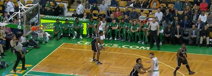 Plus de chaises disponibles au TD garden pour le banc de Celtics.