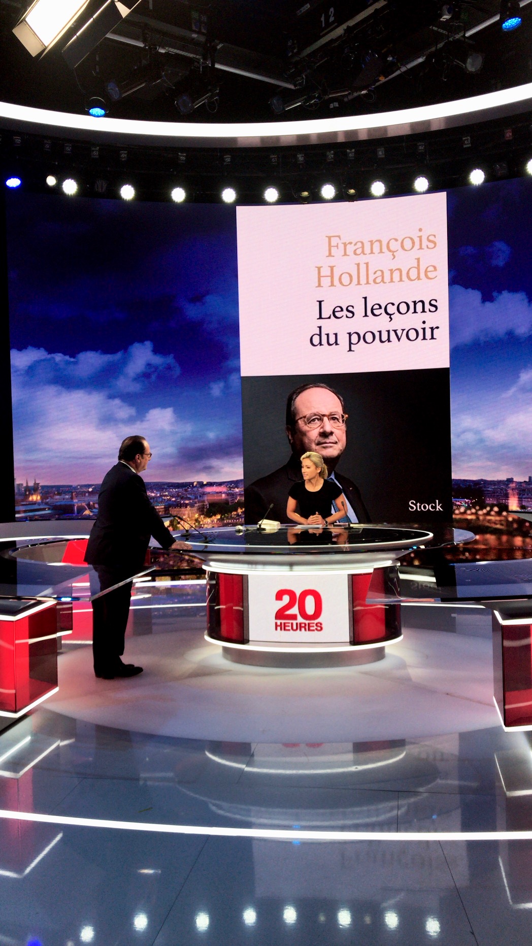 François Hollande repère le plateau du 20h